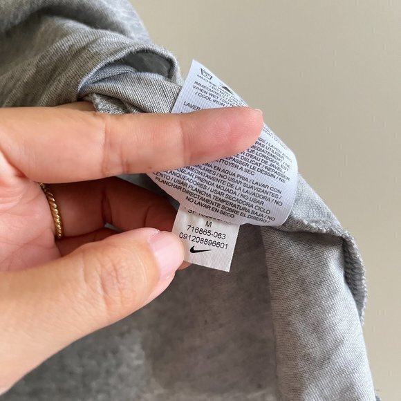 Nike Dri Fit V Neck Top Tee T Shirt Run Gray w/‎ blue black cheetah print Size M - Picture 4 of 5